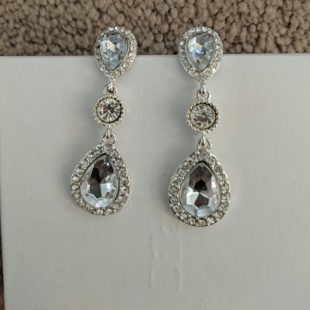 Dangle earrings